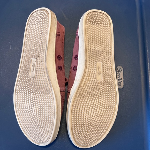 Sanuk Heather Rose Pair O DICE slip on flats! 7 - Picture 3 of 6